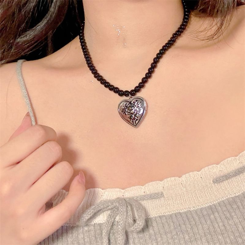 Metallic Pendant Beaded Necklace