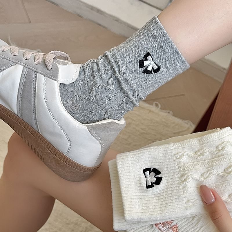 Embroidered Bow Crew Socks