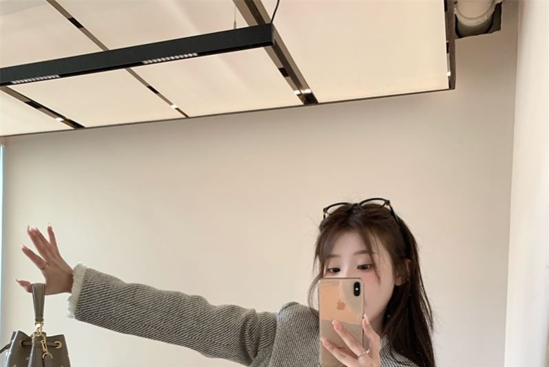 Crew Neck Frayed Button-Up Tweed Jacket / High Waist Washed Wide Leg Jeans