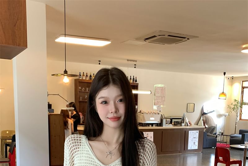Set: V-Cut Simple Tank Top + Open Knit Cropped Cardigan