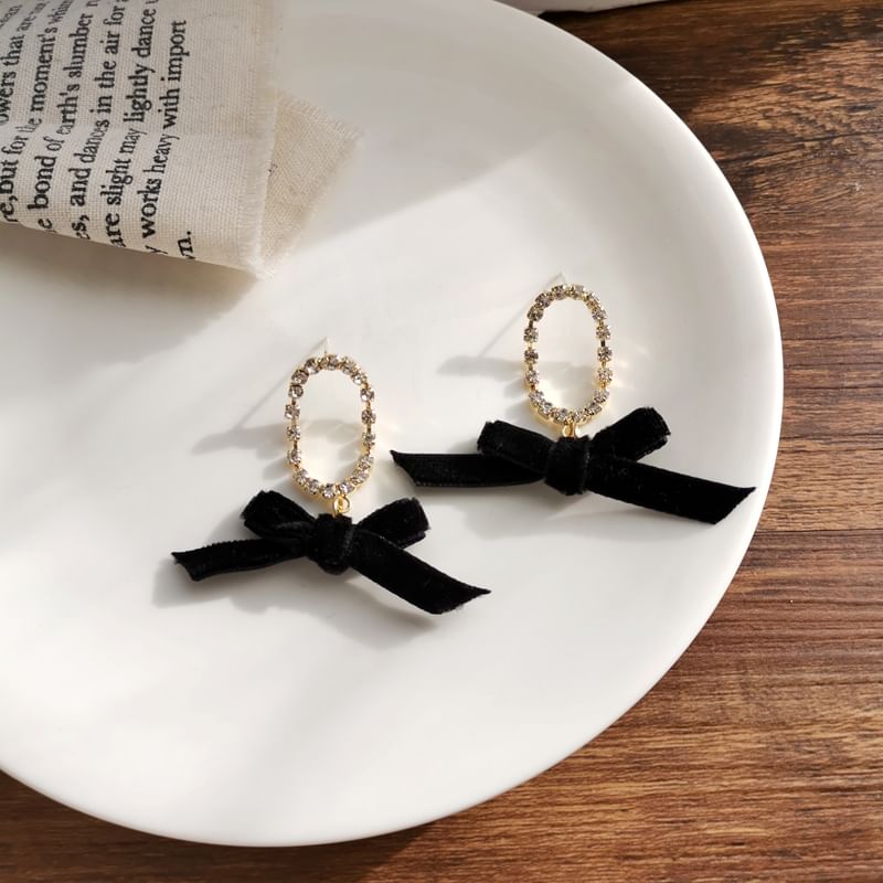 Earring / On Clip Ribbon Dangle