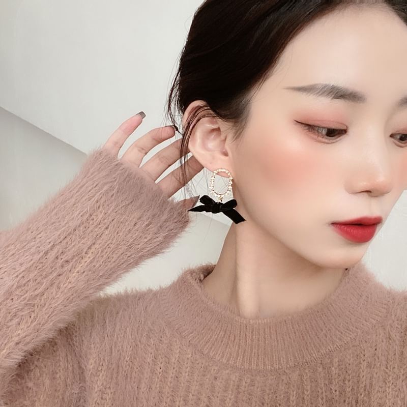 Earring / On Clip Ribbon Dangle