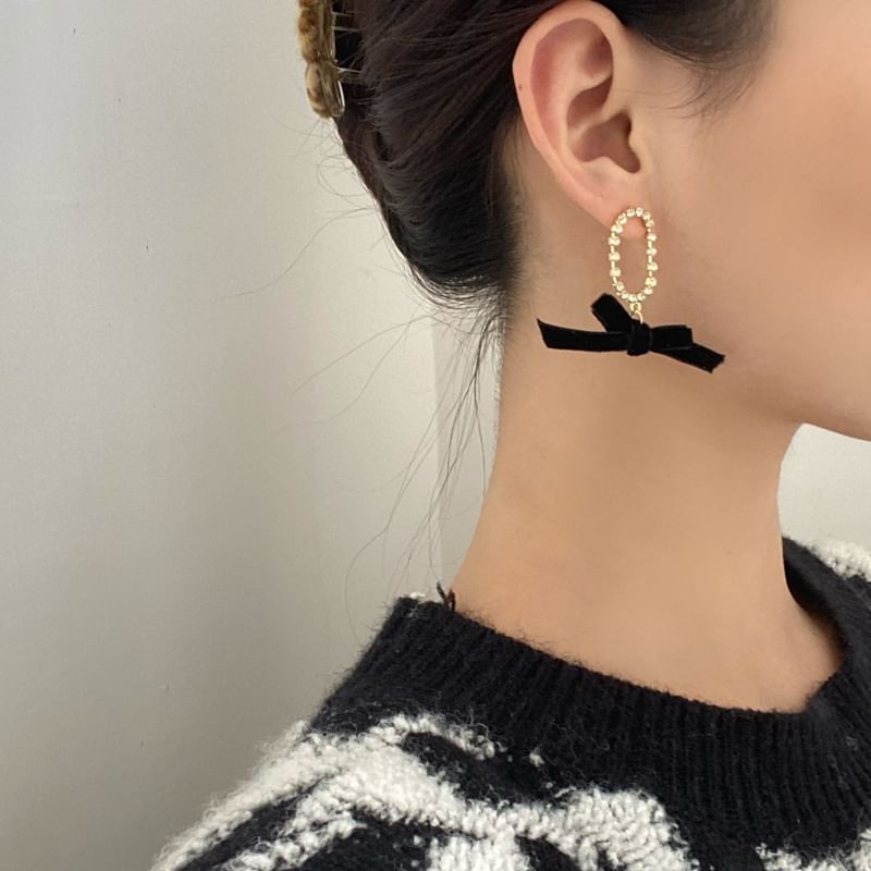 Earring / On Clip Ribbon Dangle