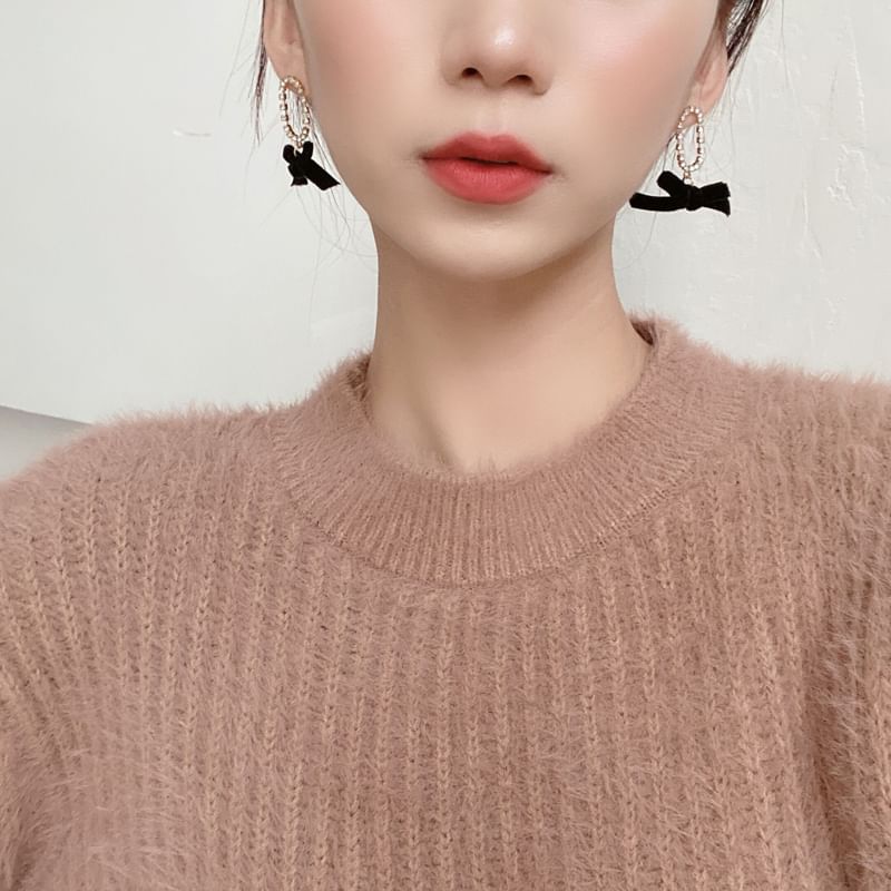 Earring / On Clip Ribbon Dangle