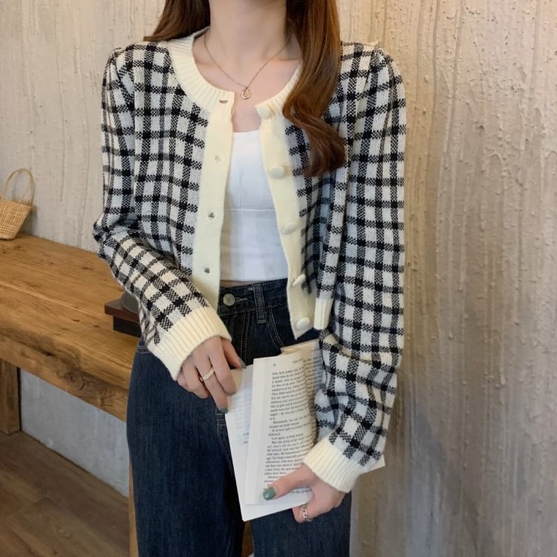 Checkered Round Neck Button Knitwear