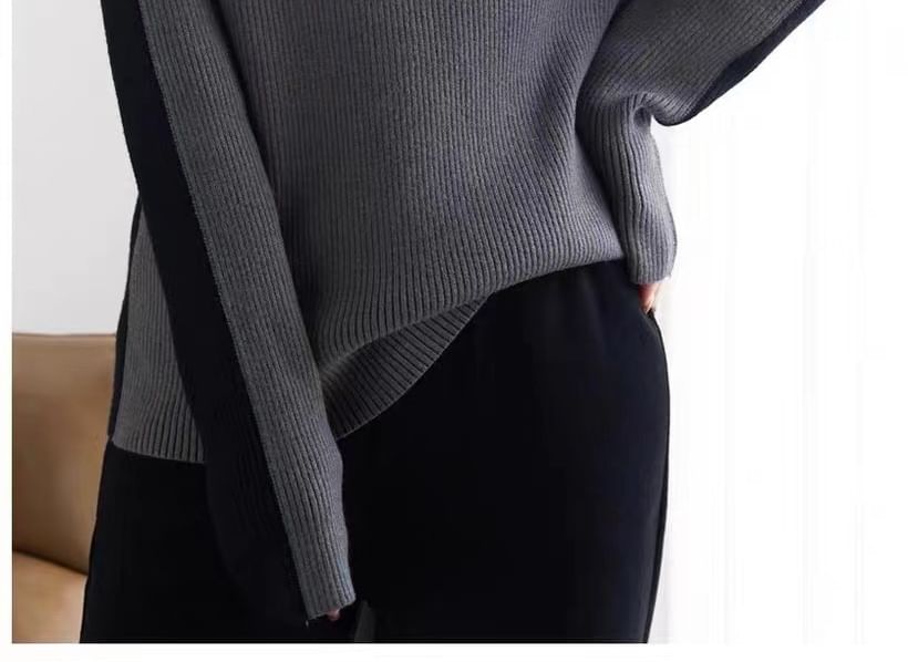 Turtleneck Colorblock Ribbed-Knit Sweater