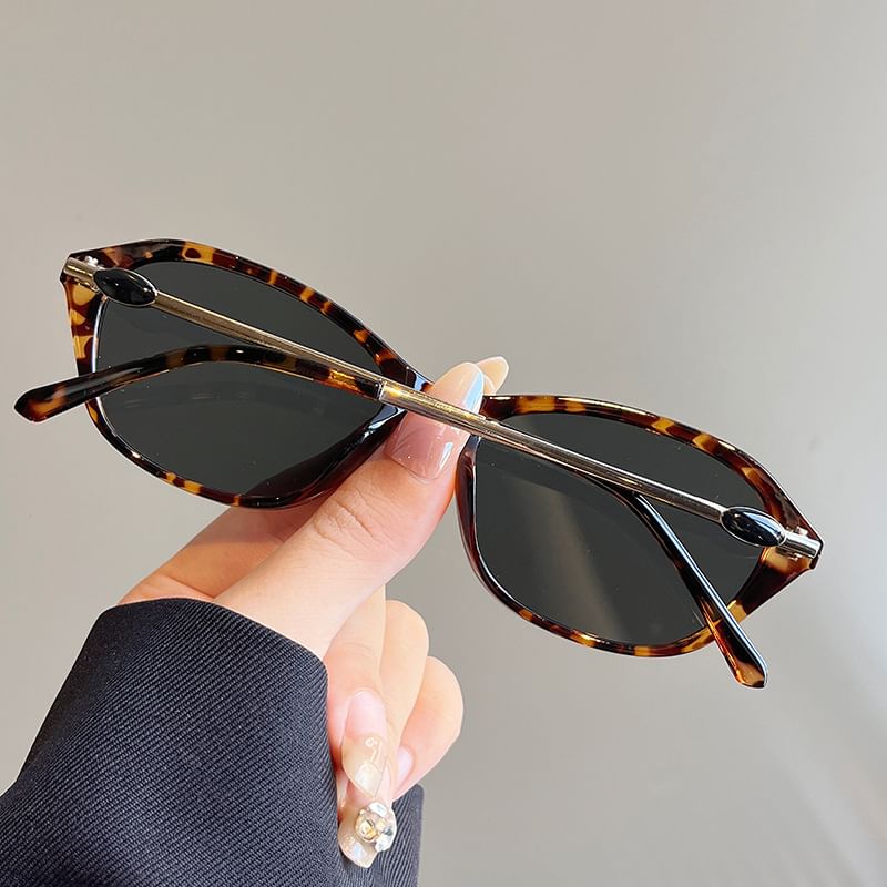 Frame Oval Sunglasses Glitter