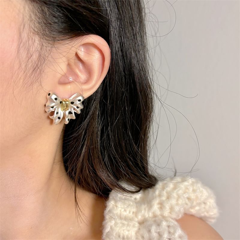Bow Stud Earring