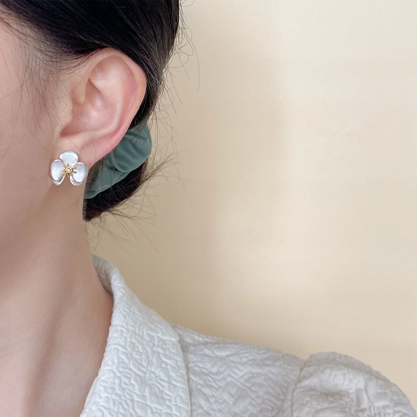 Flower Faux Pearl Stud Earring / Clip-On Earring