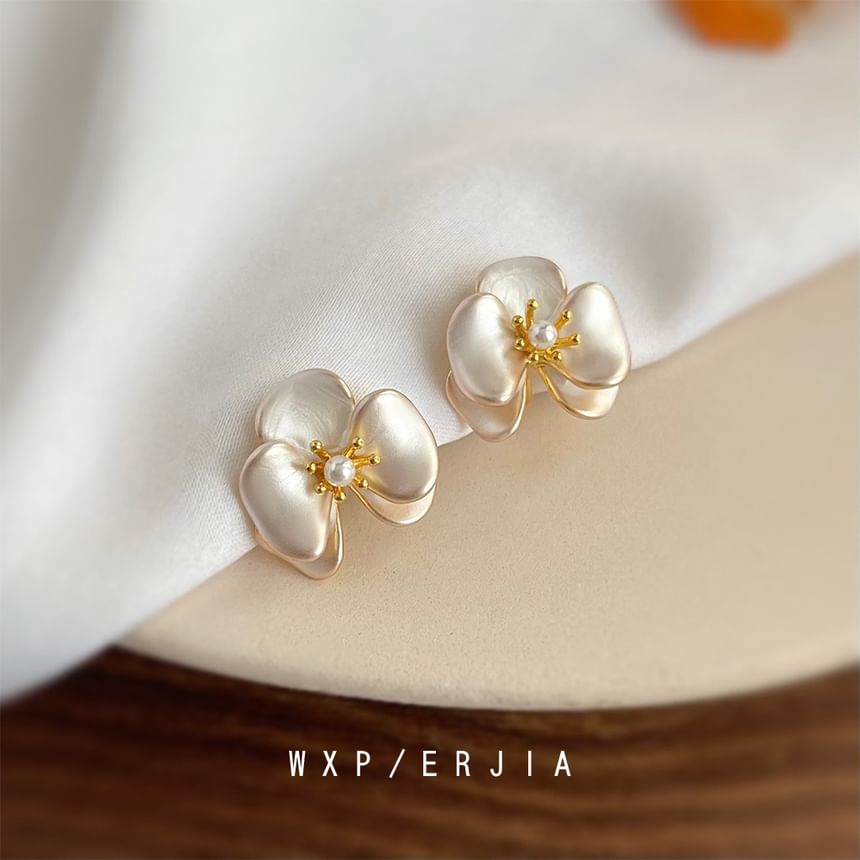Flower Faux Pearl Stud Earring / Clip-On Earring