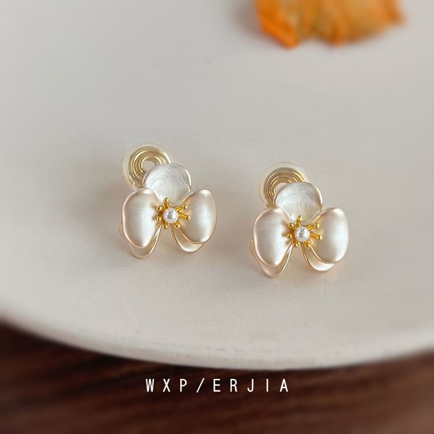 Flower Faux Pearl Stud Earring / Clip-On Earring