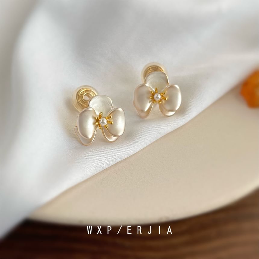 Flower Faux Pearl Stud Earring / Clip-On Earring