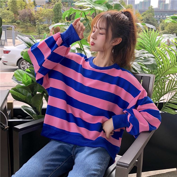 Round Neck Striped Slit Sweatshirt