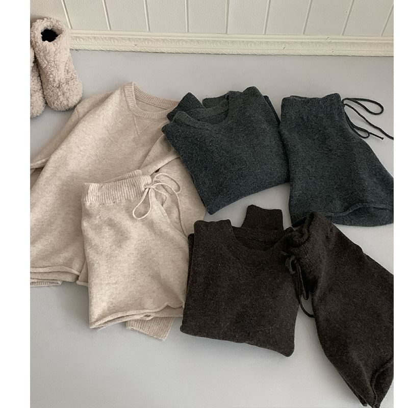 Set: Round Neck Plain Sweater + Drawstring Waist Knit Shorts