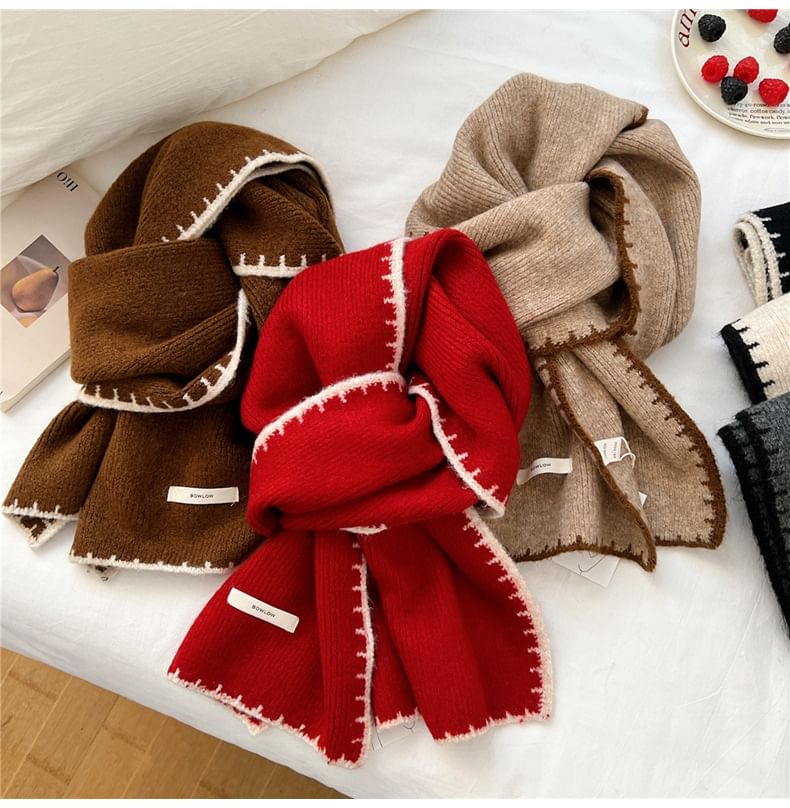 Contrast Trim Label Applique Scarf