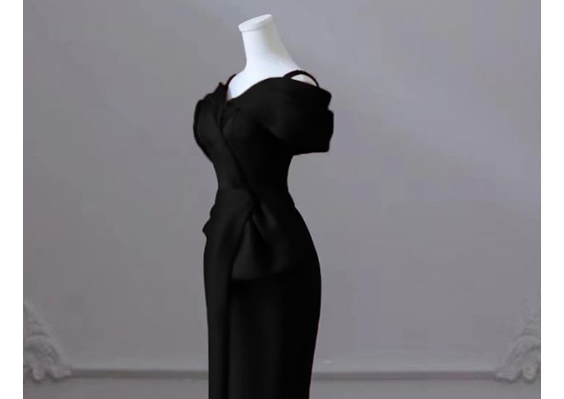 Cold-Shoulder Evening Gown Mermaid Plain