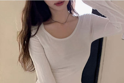 Long-Sleeve Scoop Neck Plain Slim Fit Crop Tee