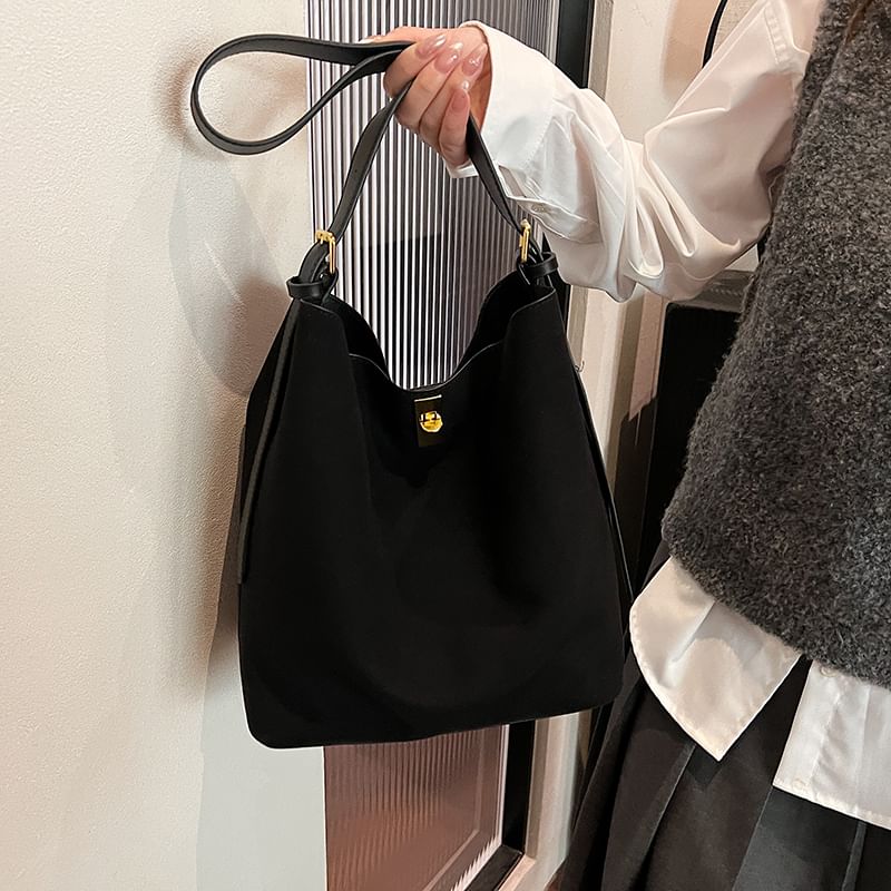 Plain Bucket Bag With Pouch