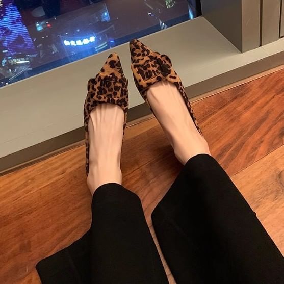 Buckled Toe Pointed Flats