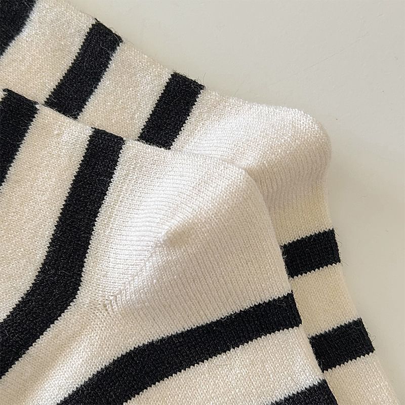 Striped Lettering Socks