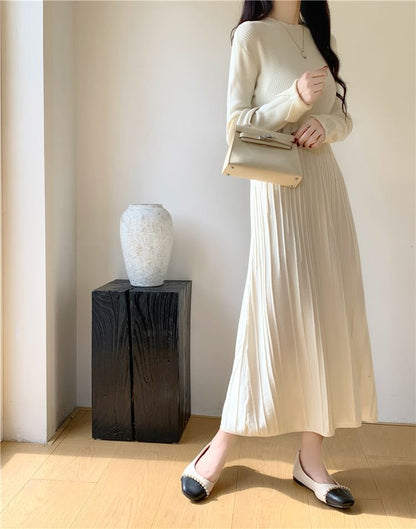 Long-Sleeve Crew Neck Plain Ribbed Knit Maxi A-Line Dress