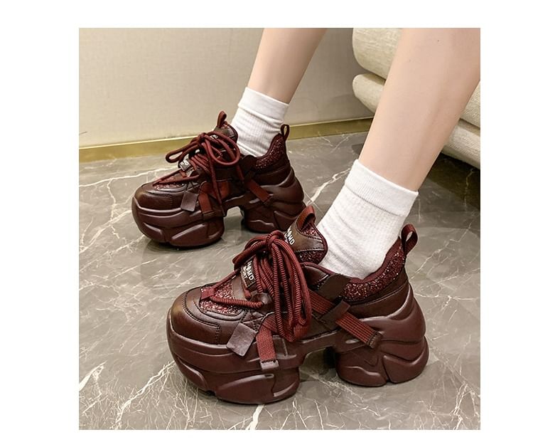 Sneakers Lettering Platform