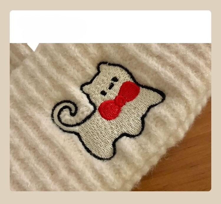 Beanie Cat Embroidered Knit