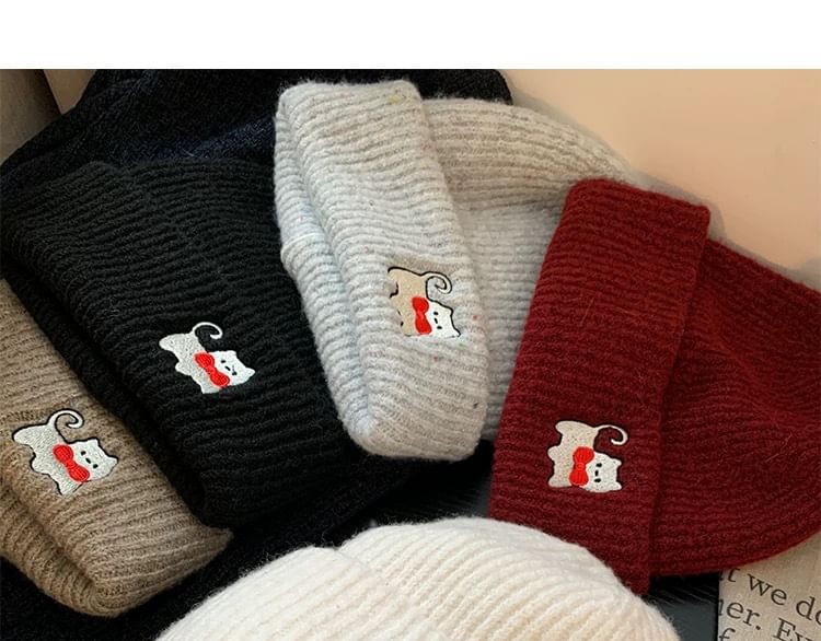 Beanie Cat Embroidered Knit