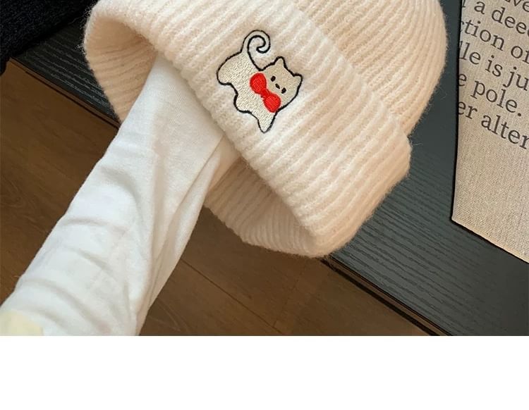 Beanie Cat Embroidered Knit