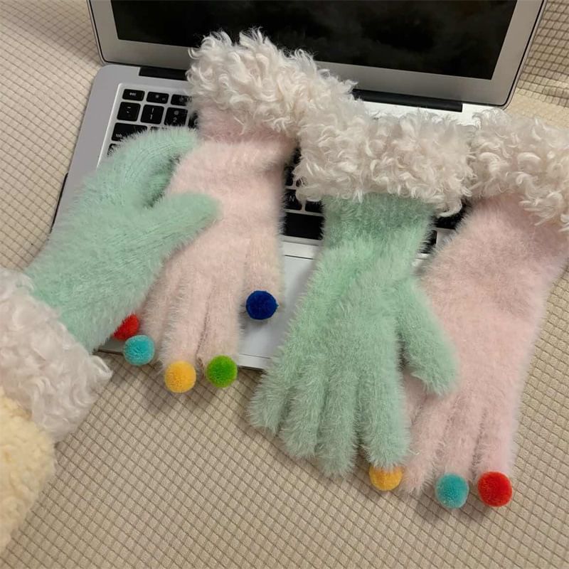 Gloves Two Fluffy Trim Tone