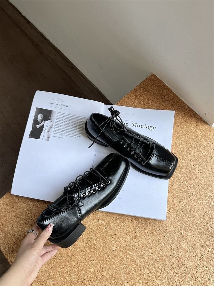 Square Toe Lace-Up Flats