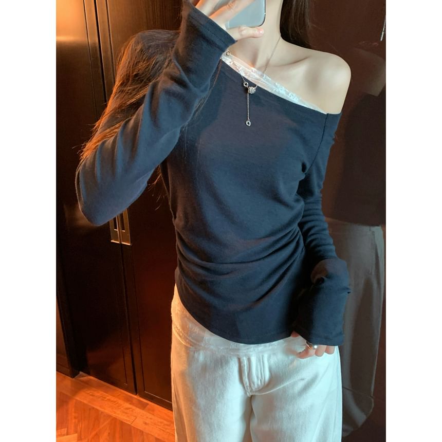 Off-Shoulder Lace Tee Slim Fit