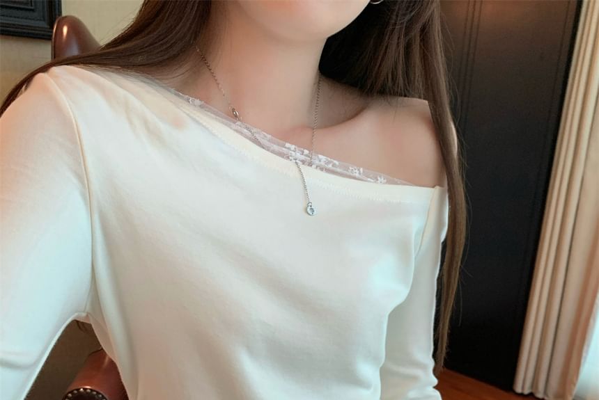 Off-Shoulder Lace Tee Slim Fit