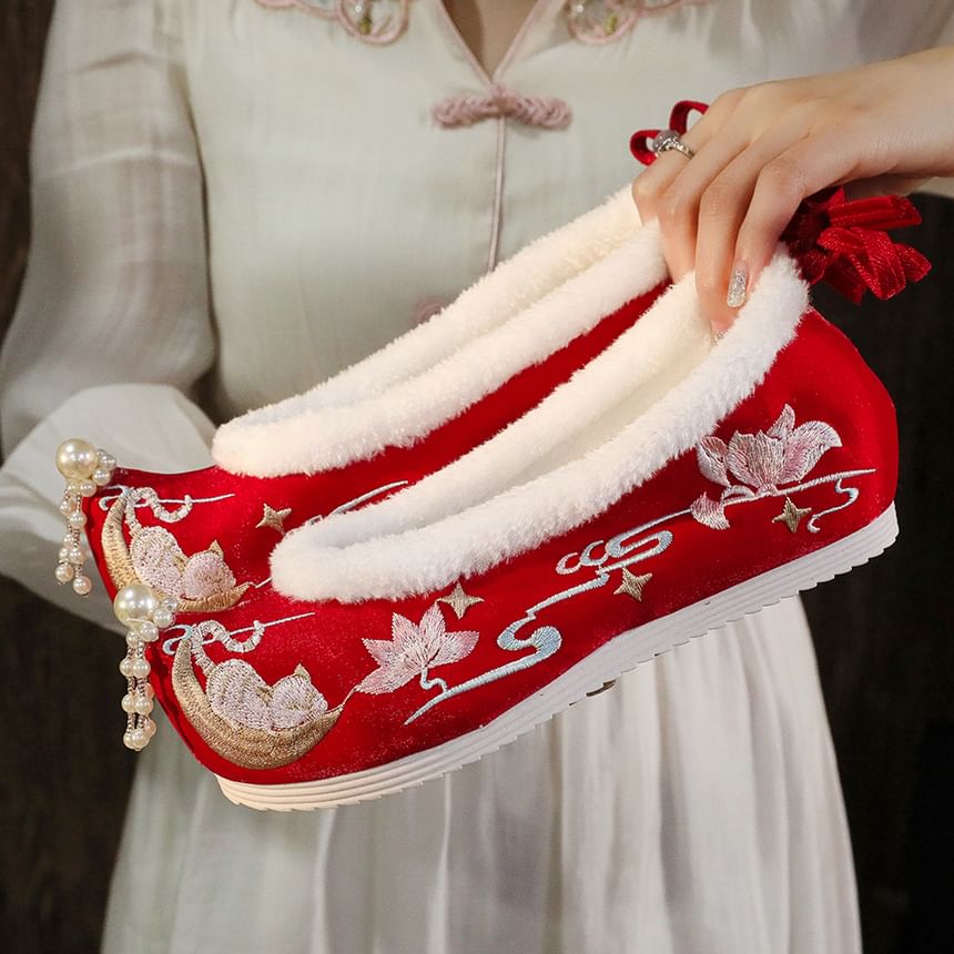 Trim Embroidered Fleece Flats