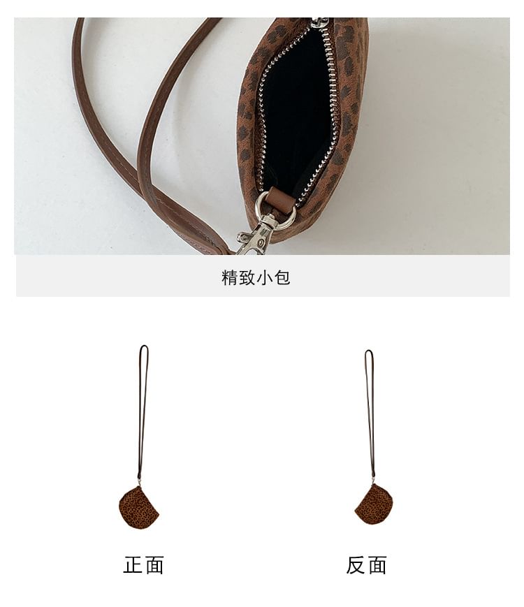 Print Pouch Leopard Necklace