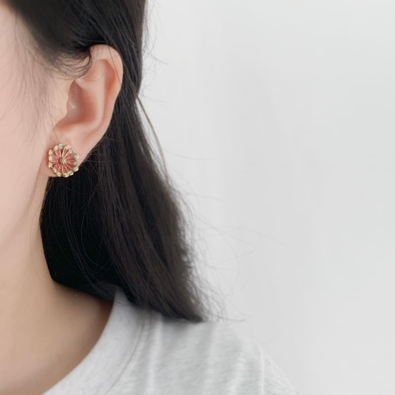 Clip Stud Bee Enamel Asymmetrical / On Flower Earring