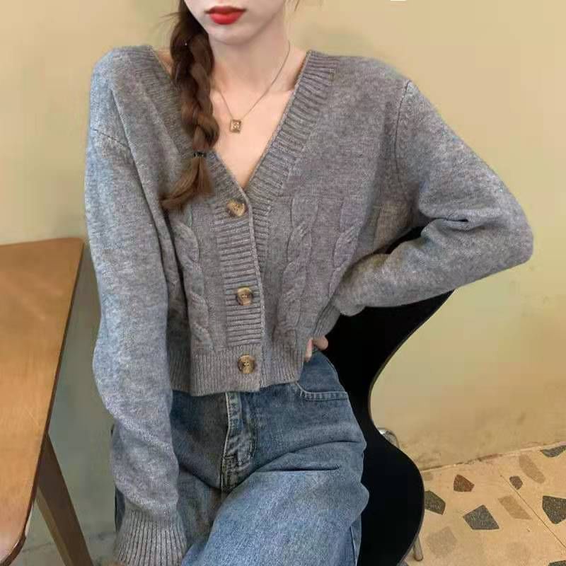 Cable Knit Cropped V-Neck Cardigan