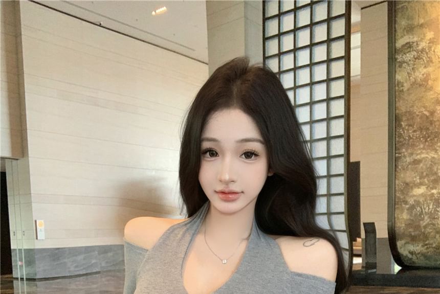 Cold-Shoulder Tee Long-Sleeve Plain