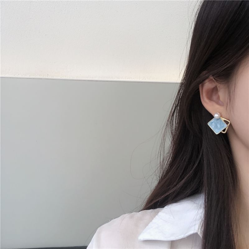 Stud / On Clip Pearl Geometric Earring Faux