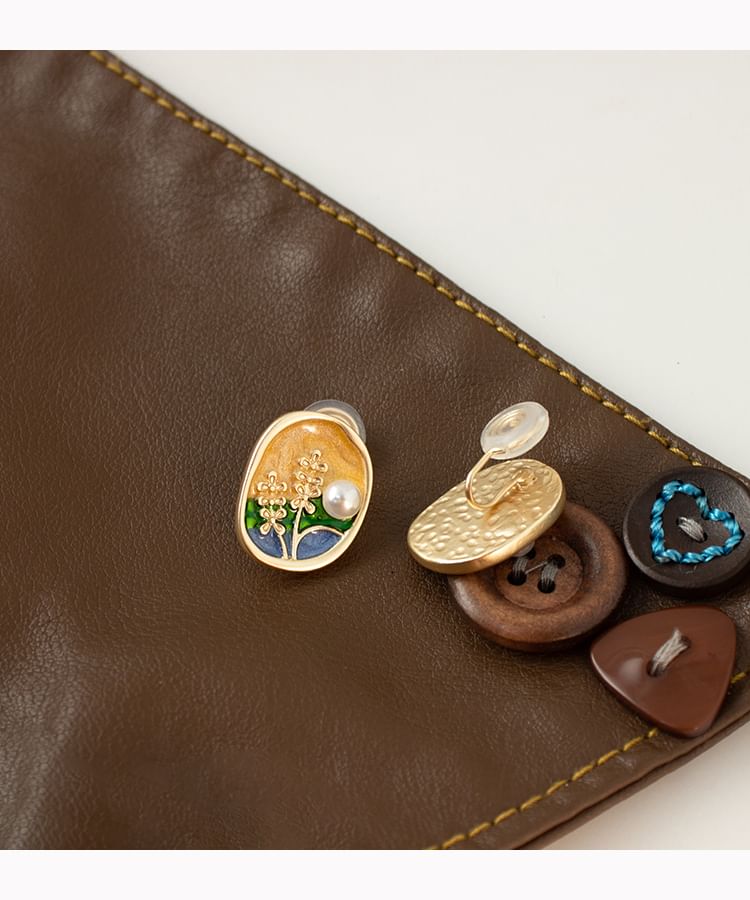 Enamel Stud Clip Earring Faux Pearl / On