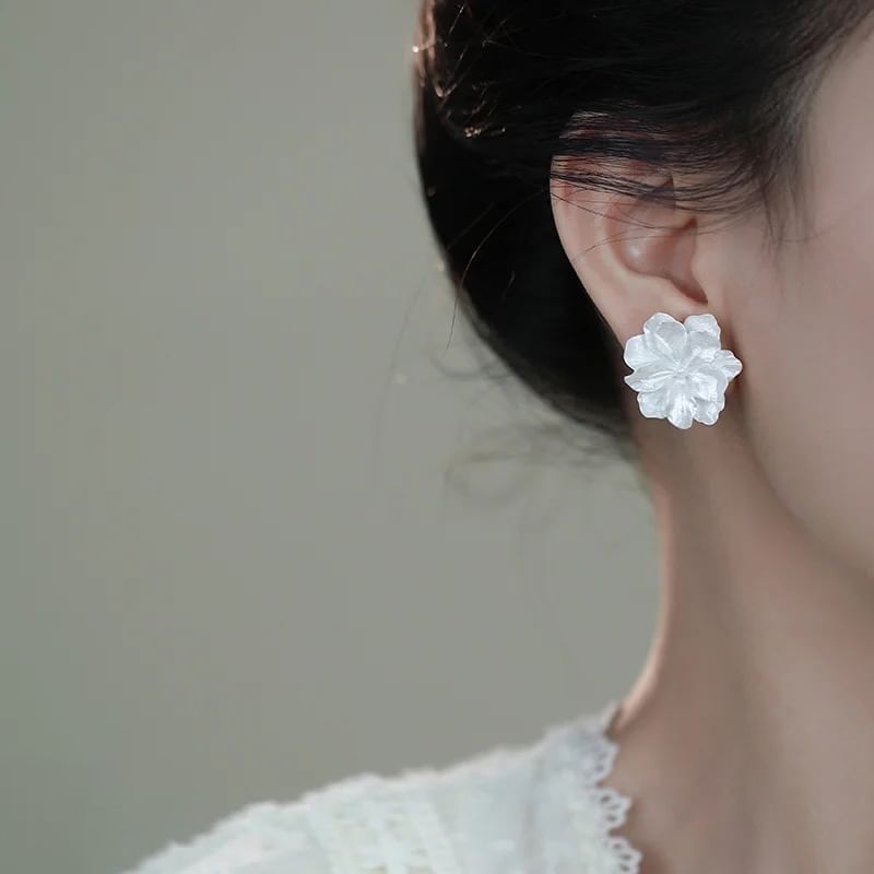 On / Clip Flower Stud Earring