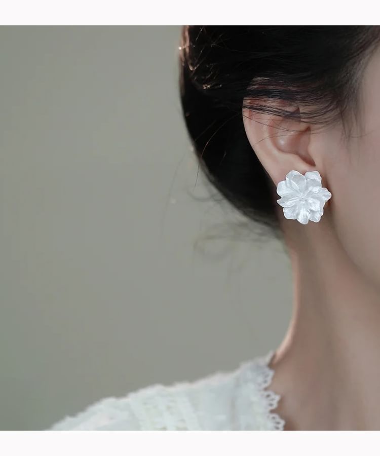 On / Clip Flower Stud Earring