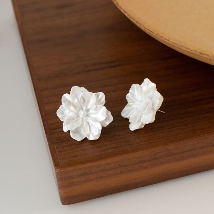 On / Clip Flower Stud Earring