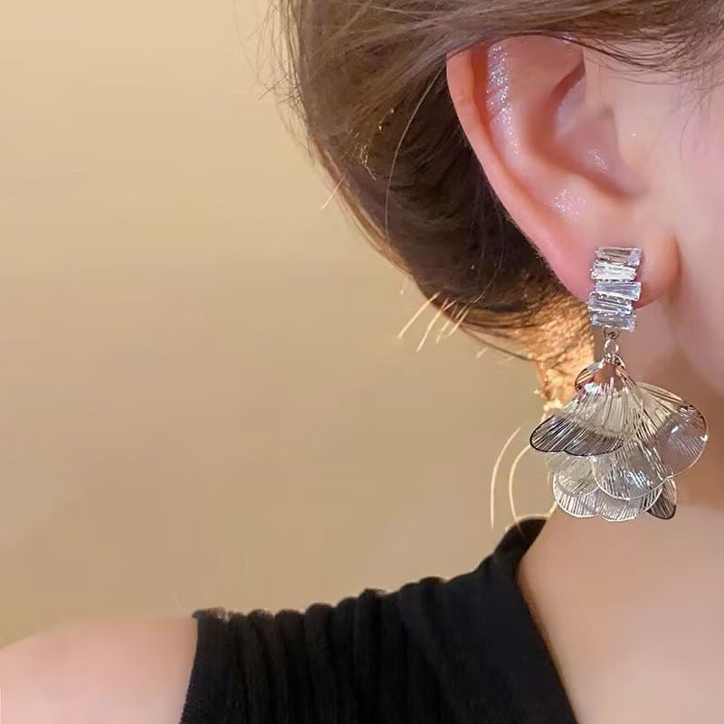 / Clip Petal Drop Earring Rhinestone On
