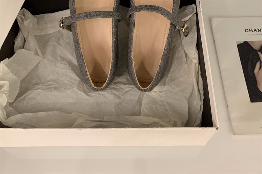 Flower Chunky Jane Heel Accent Mary Pumps