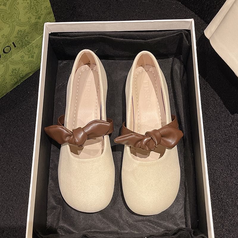 Mary Bow Two Shoes Accent Tone Jane