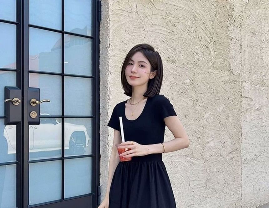 Short Sleeve U-Neck Plain Maxi A-Line Dress