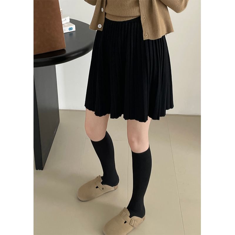 Plain Pleated Mini Skirt with High Rise