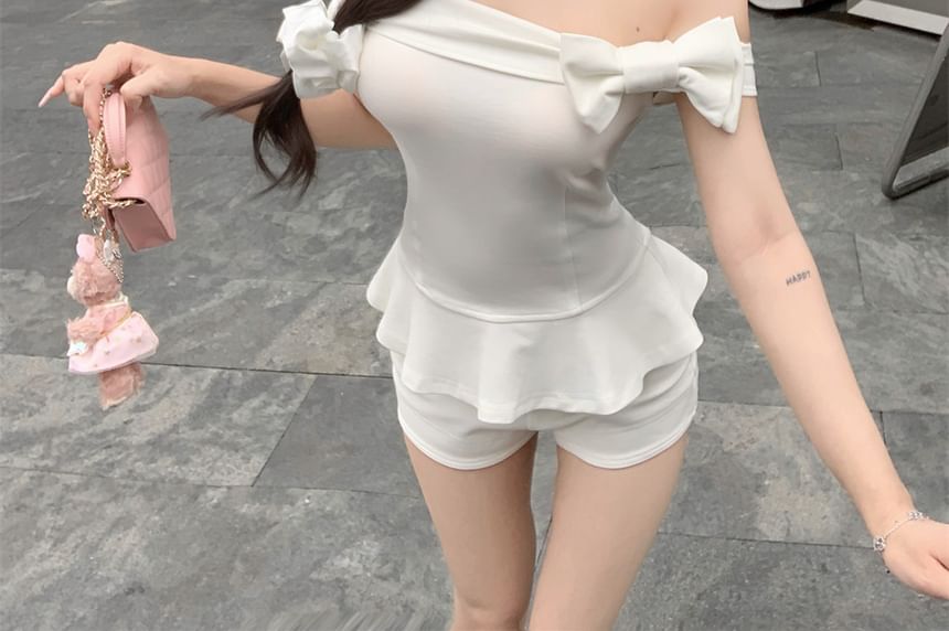 Plain Bow Accent Hem Ruffle Off-Shoulder T-Shirt Crop