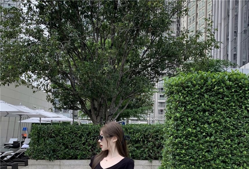 Fit Slim Crop V-Neck Short-Sleeve Tee Plain